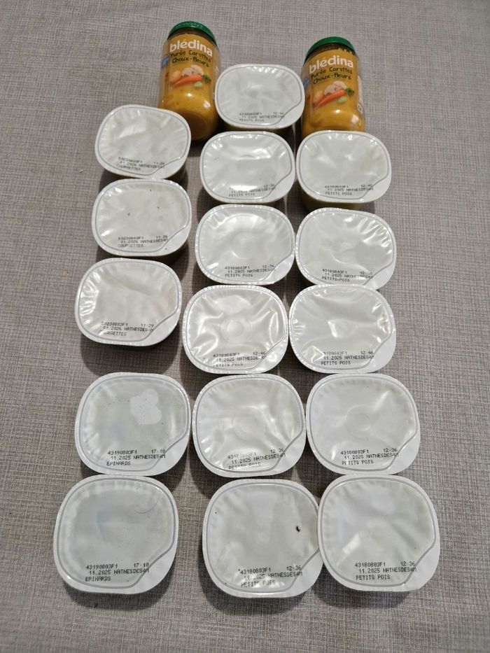 Lot de 18 petit pots