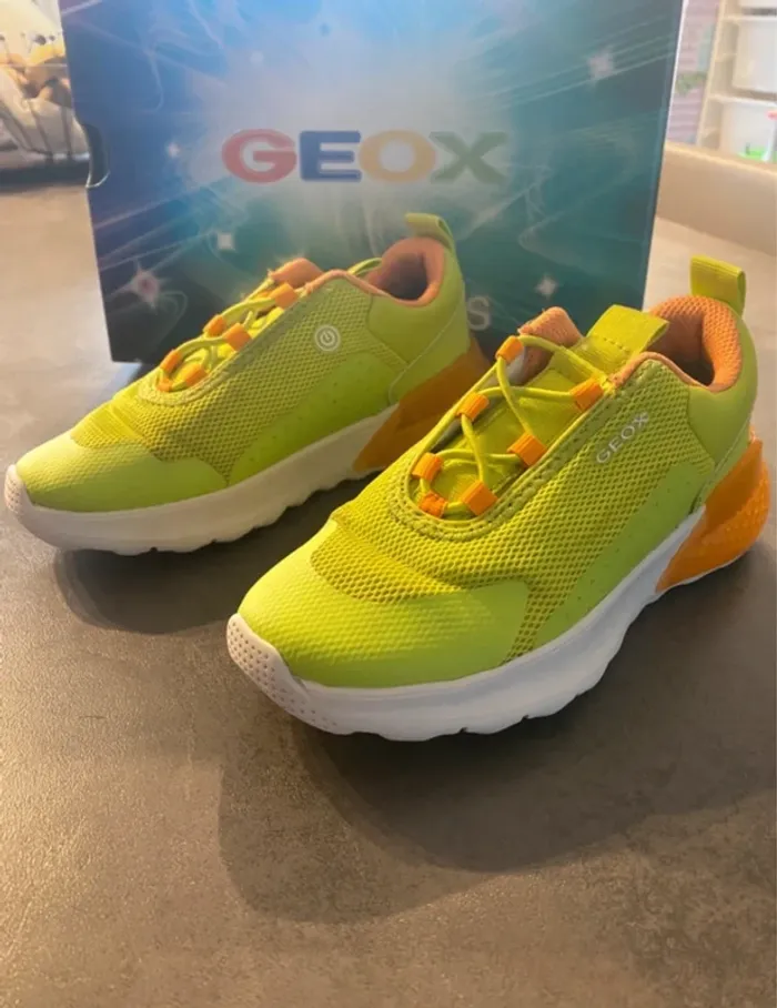 Baskets jaune Geox taille 30
