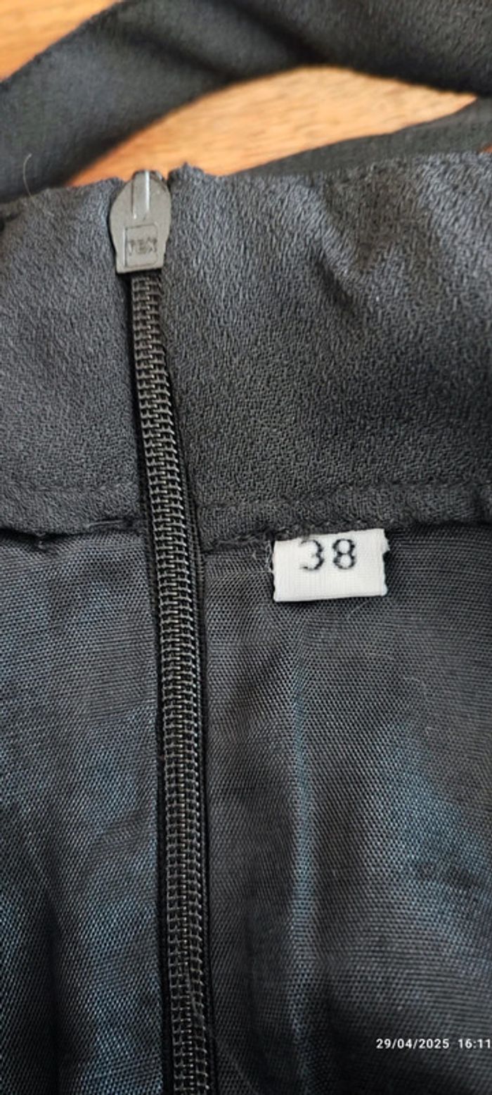 Robe noire longue brodée - photo numéro 3