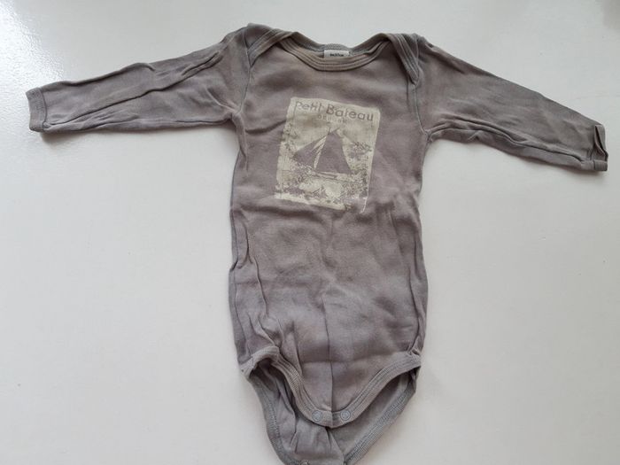 Body gris manche longue Petit bateau avec motif imprimé sur le devant 6 mois - 67cm