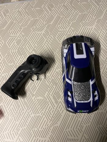 Voiture téléguidée 