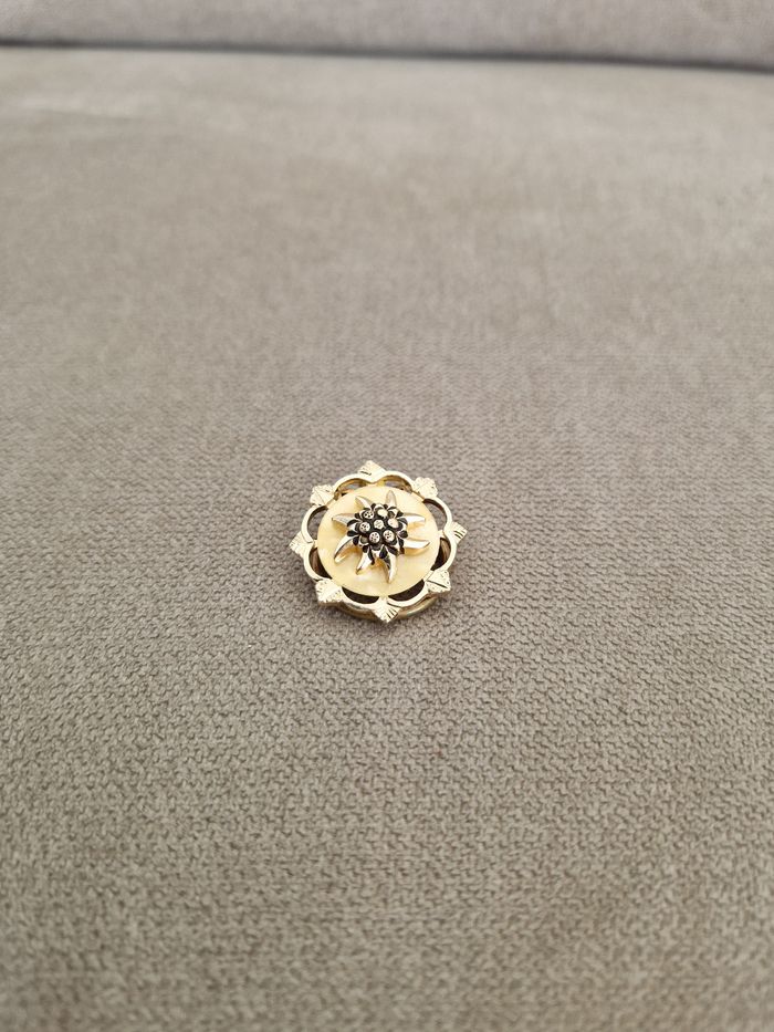 Broche vintage dorée pour foulard motif fleur - photo numéro 2