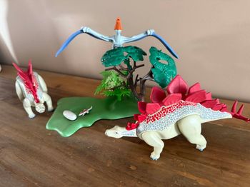 Lot Playmobil dinosaures famille de Stégosaures et ptéranodon 