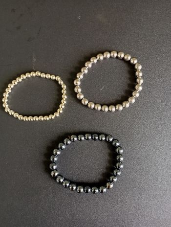 3 bracelets élastiques de (fausses) perles