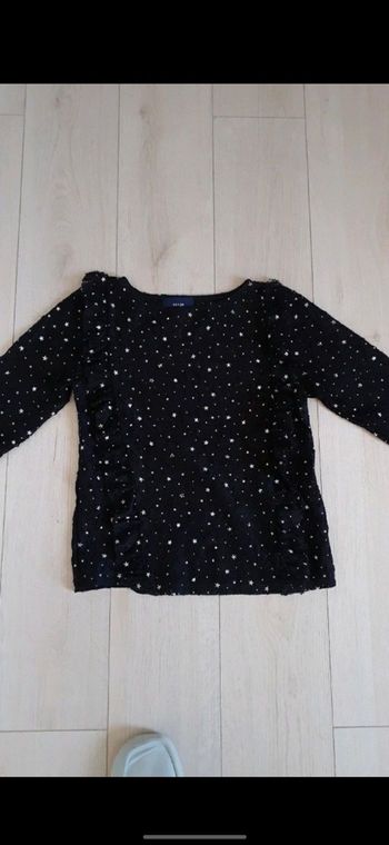 Haut transparent noir avec des étoiles