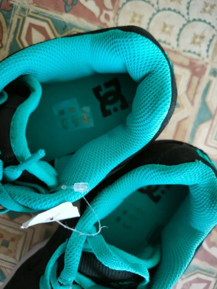 Chaussures DC neuves - photo numéro 2