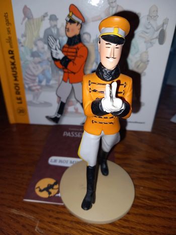 Figurine le roi muksar enfile ses gants