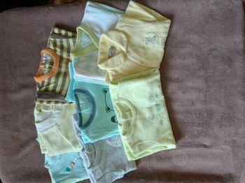 Lot de 8 pyjamas Taille 1 mois