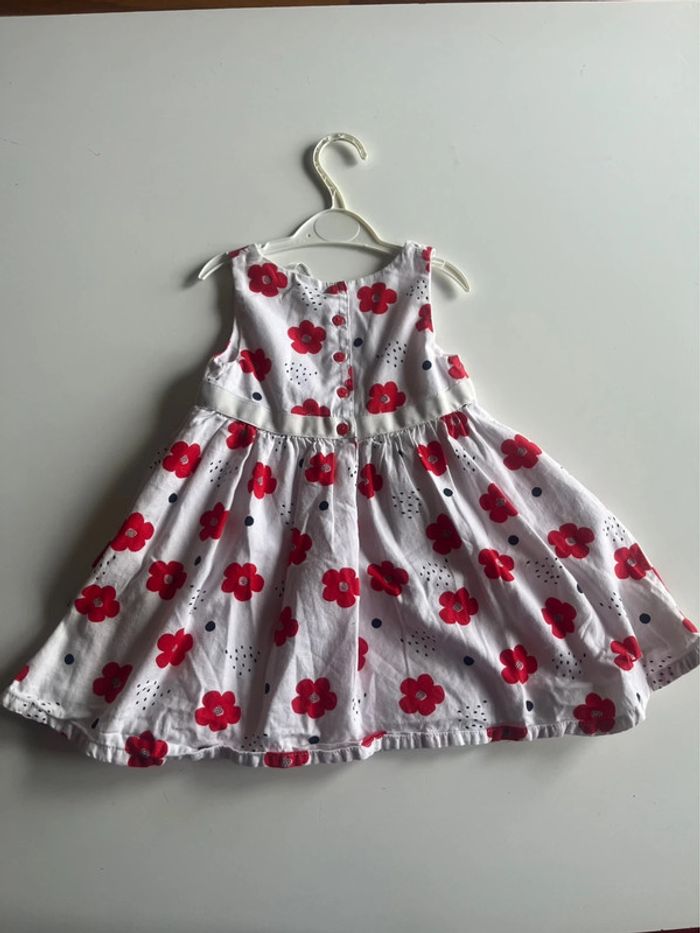 Robe blanche avec de grosse fleurs rouge - photo numéro 3