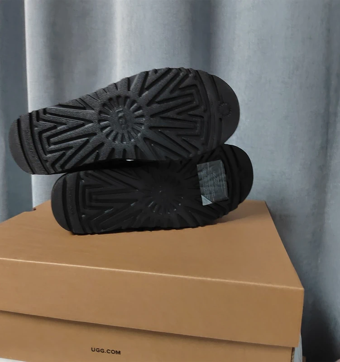 Bottes Ugg mini  taille 37 - photo numéro 5