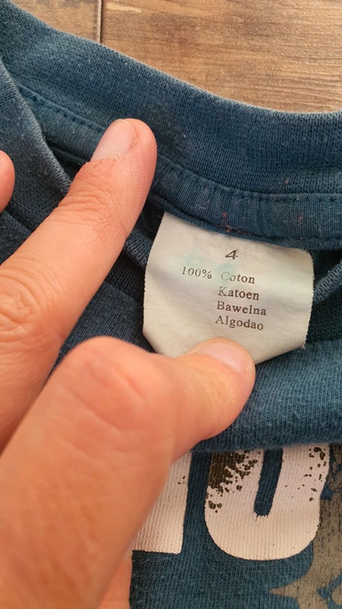 T-shirt 4 ans en très bon état - photo numéro 2