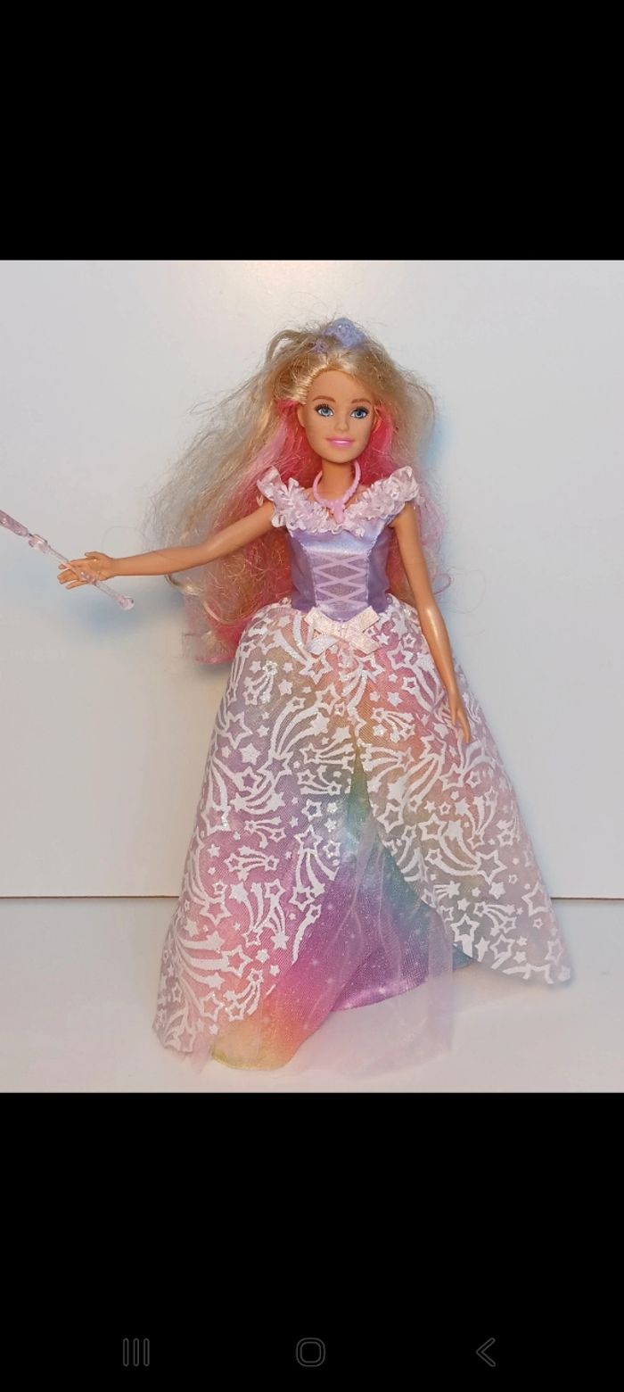 Poupée mattel Barbie Dreamtopia Royal Ball Princess GFR45
Poupée et ensemble compris
