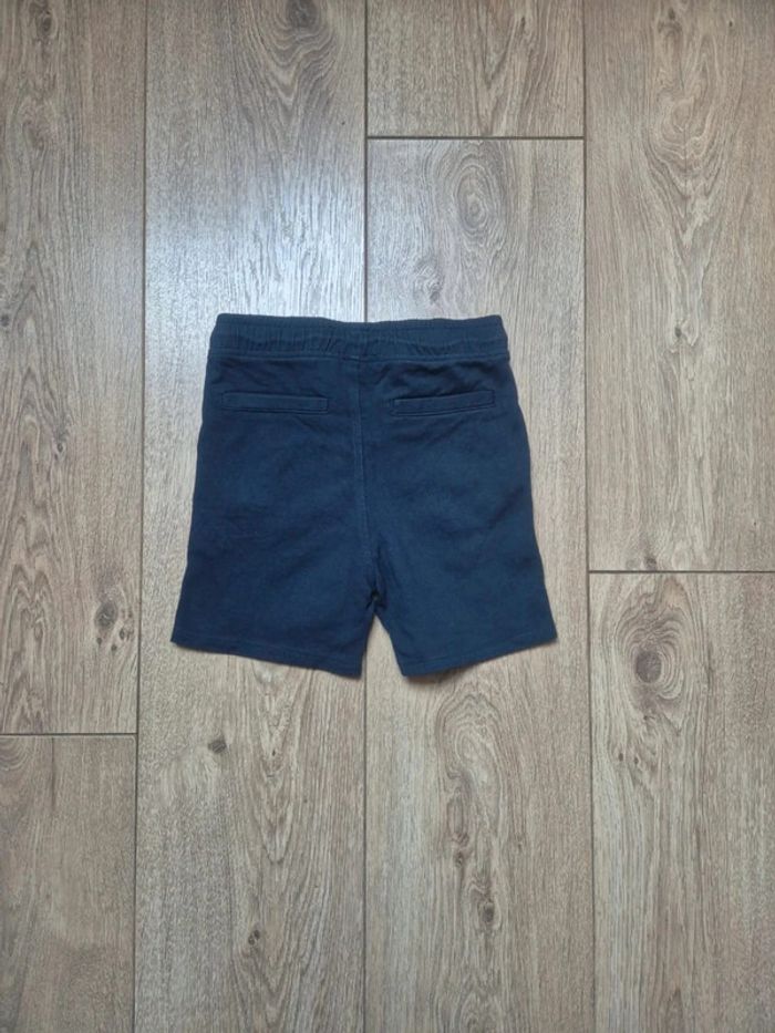 Short okaidi bleu 4 ans en très bon état - photo numéro 2