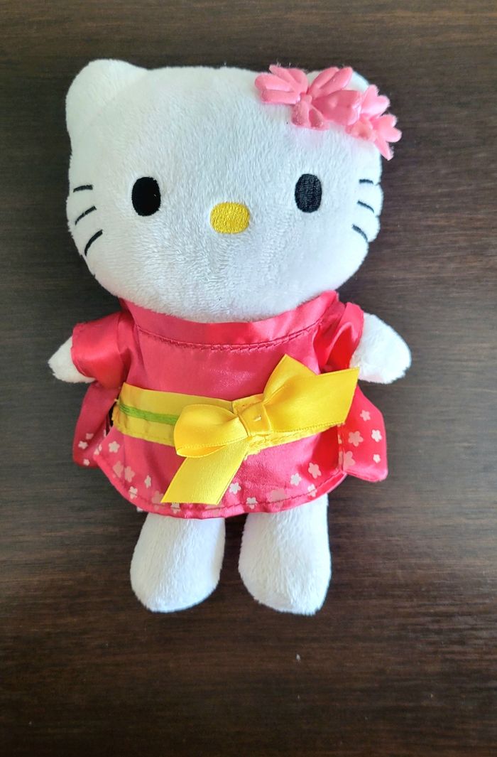Poupée Peluche Hello kitty - photo numéro 2