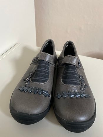 Souliers à scratch gris avec motifs fleurs taille 29