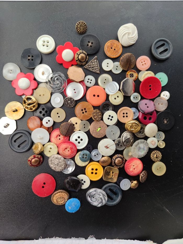Lot de boutons en mélange