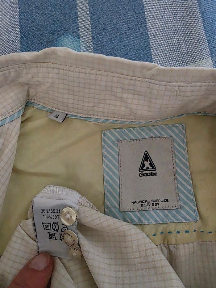 Chemise, a petit carreaux jaune, en très très bon état, largeur d'épaule 37cm, largeur sous bras 46cm, longueur 60cm, marque Gaastra= 10€ - photo numéro 8