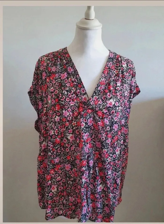 Blusa fluida estampada Talla L amplia