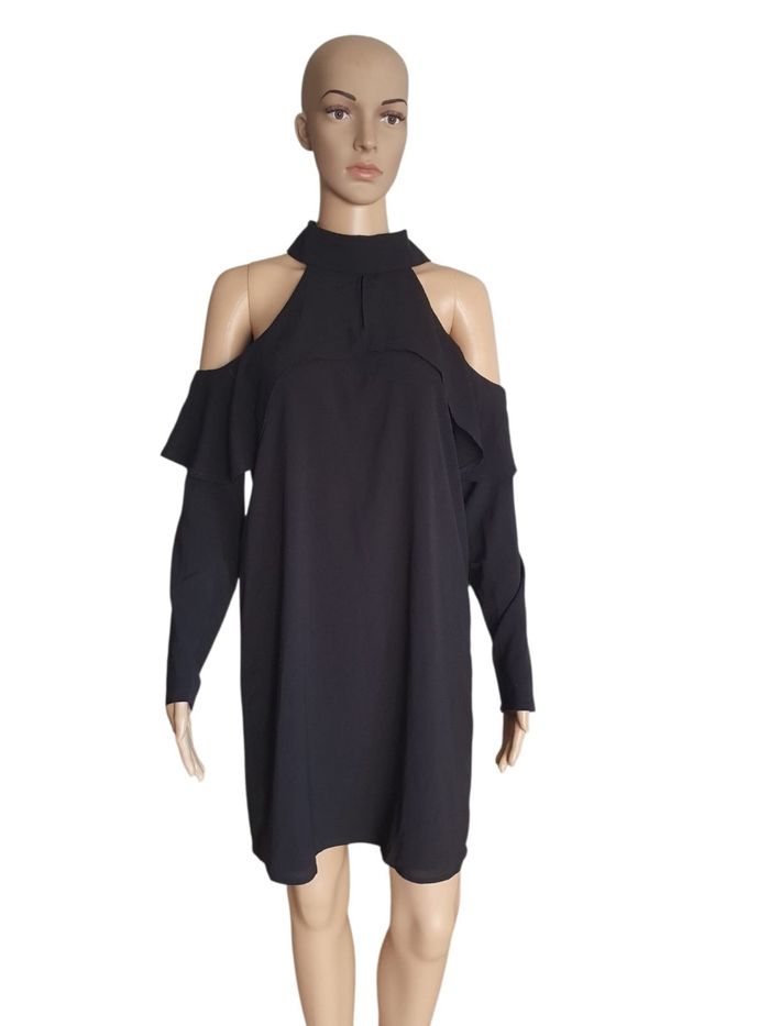 Robe Noire Épaules Dénudées Fashion Union - Coupe Fluide & Chic T38 (M)
- photo numéro 2