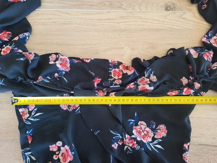 Top court crop top épaules dénudées fleuri noir H&M Taille 34 - photo numéro 11