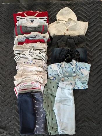 Lot de 22 vêtements bébé T6mois