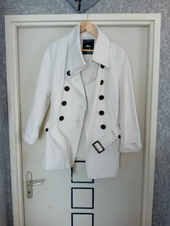 Veste Blanche de chez Mim Neuve taille 40/L Cintré à la taille