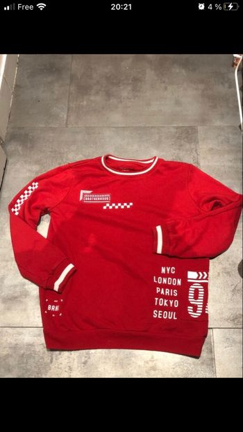 Pull rouge 