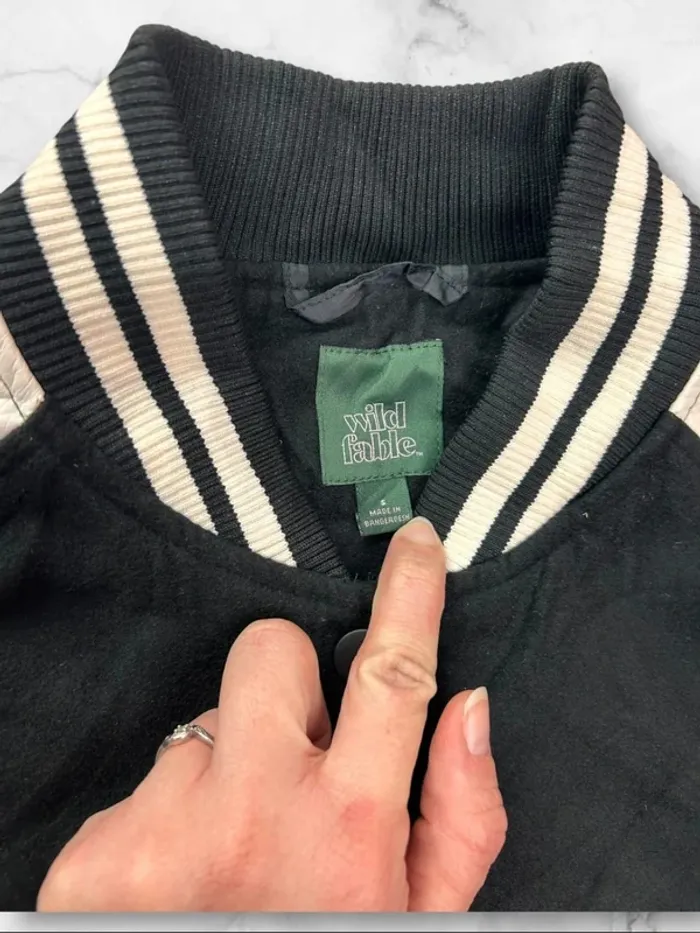 Veste Varsity Style Wild Fable Noir & Blanc Patch Brodé (Taille S) - photo numéro 4