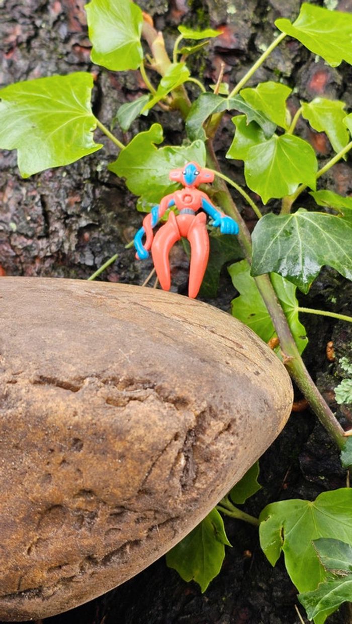 Super figurine Pokemon deoxys
