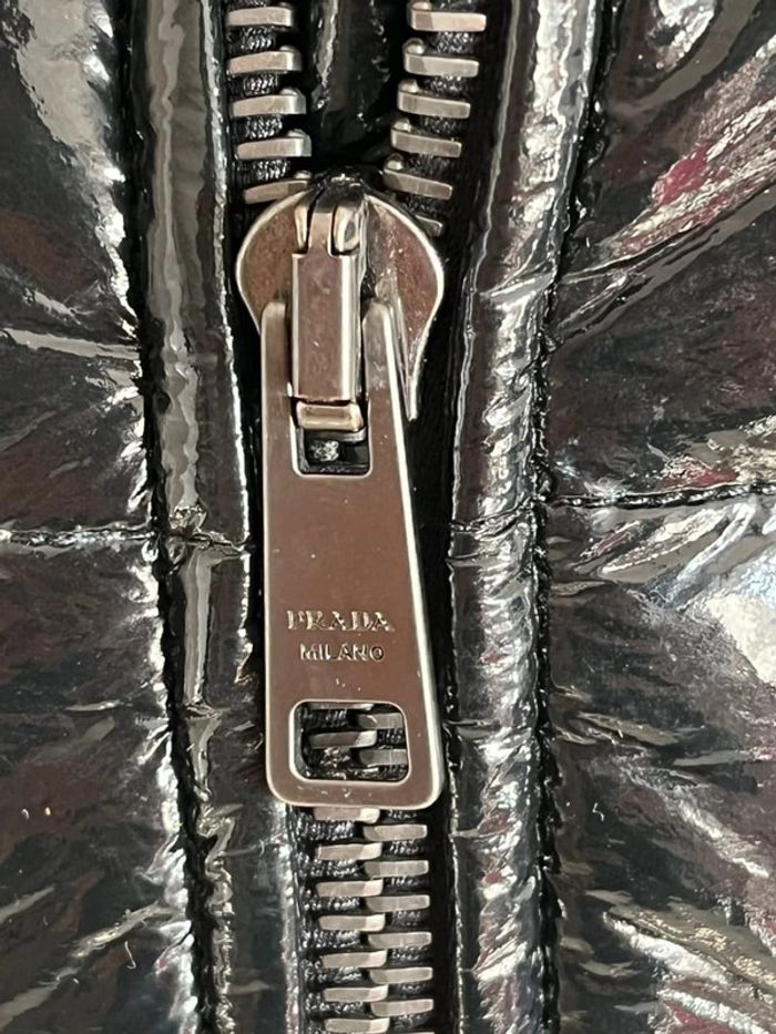 Doudoune sans manches noire Prada - photo numéro 3