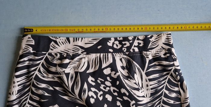 Jupe à fleurs bleu marine Taille 38/40 - photo numéro 6