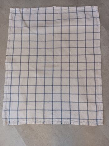 torchon à carreaux blanc et bleu