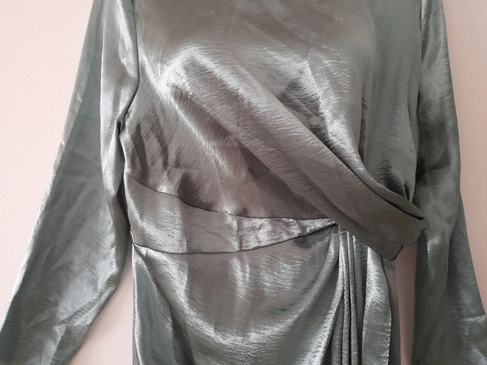 Robe longue de soirée tissu brillant - photo numéro 3