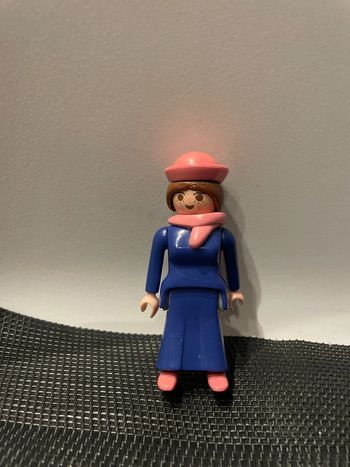 Playmobil figurine femme chignon écharpe et chapeau roses robe bleue 1900 belle époque