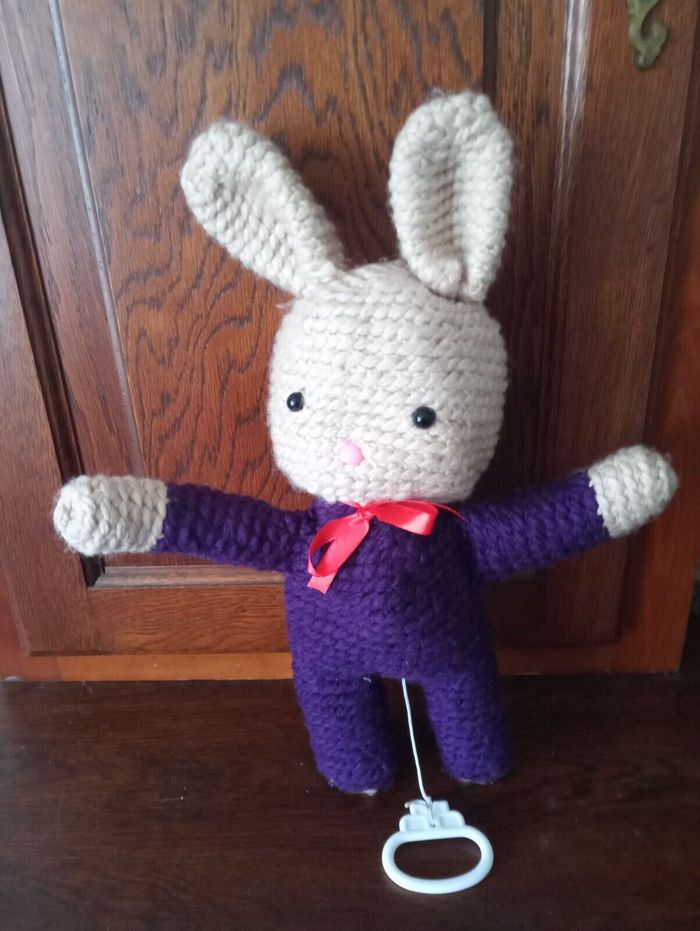 Amigurumi lapin 40 cm avec boîte musicale fait main - photo numéro 2