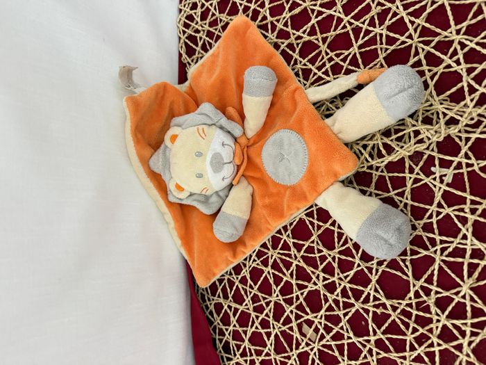 Doudou plat lion jaune orange gris NICOTOY - photo numéro 2