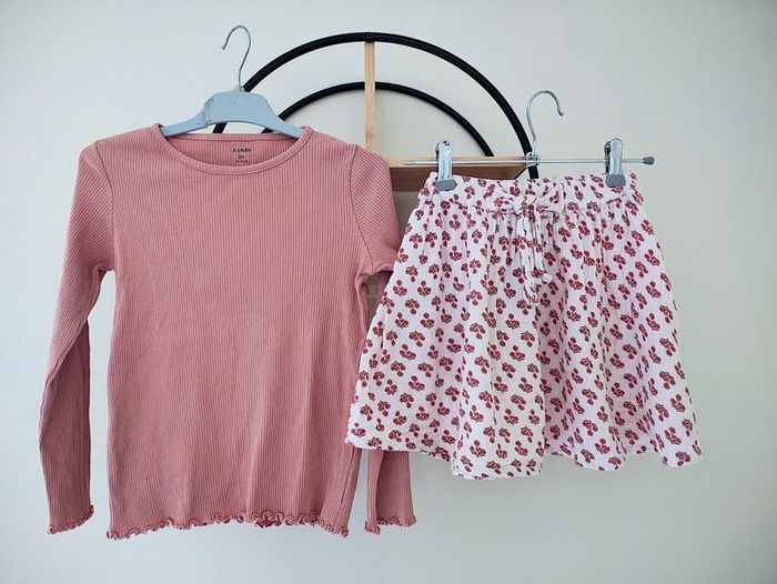 8 ans ensemble teeshirt Kiabi et jupe tape a l'oeil