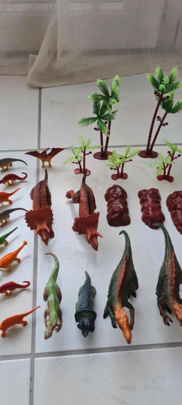 Lot figurines dinosaures + accessoires - photo numéro 4