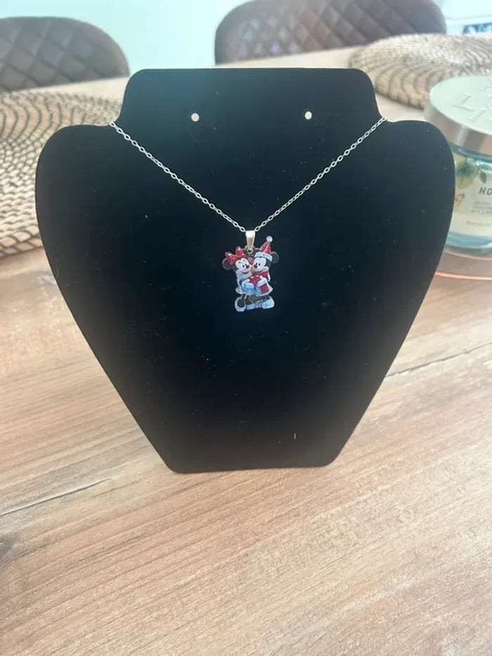 Collier Mickey et Minnie à Noël 🎅 neuf