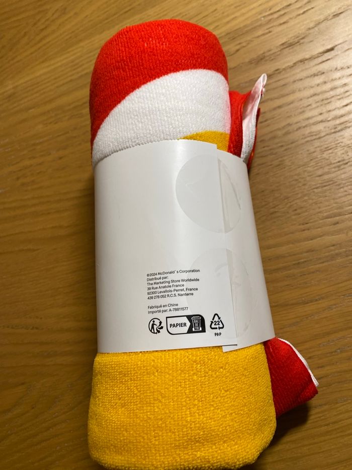 NEUF McDonald’s Serviette de plage rouge/blanc/jaune - photo numéro 6
