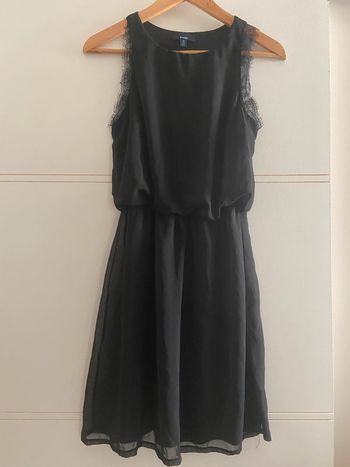 Petite robe courte d’été noir dentelle chic