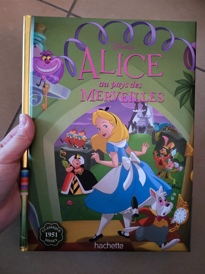 Livre Alice au pays des merveilles