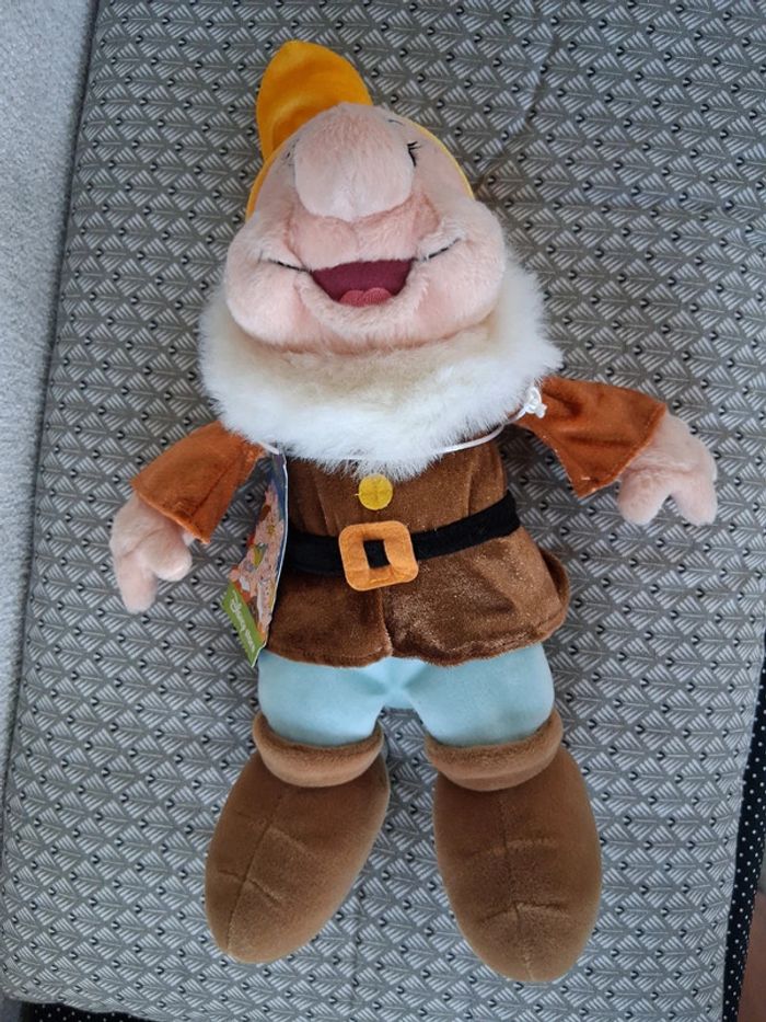 Peluche Joyeux des 7 nains de Blanche Neige - photo numéro 2