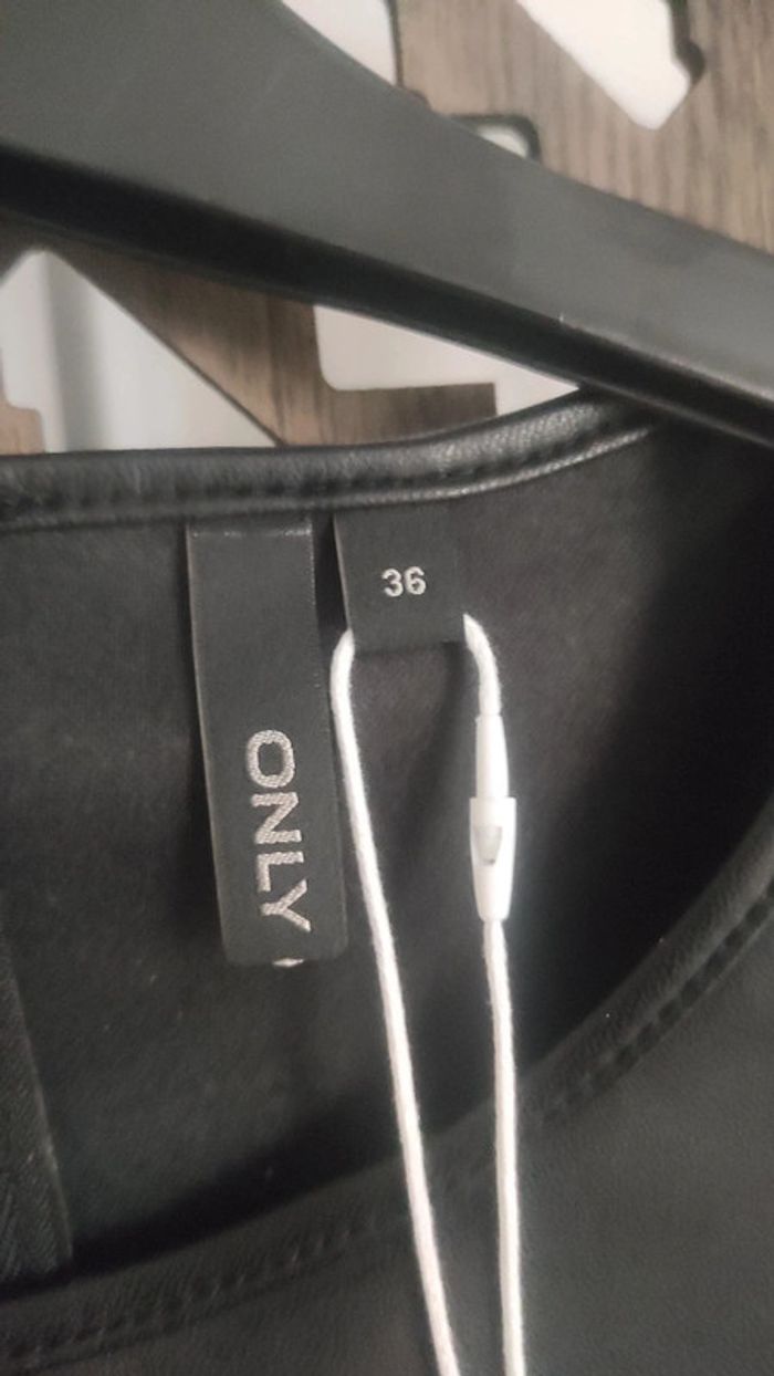 Robe simili neuve - photo numéro 2