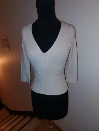 Pull court col V opaque manches 3/4 beige-crème