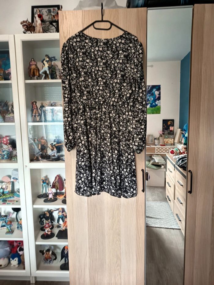 Robe noir fleuri blanche Neuf shein - Taille L 40-42 - photo numéro 5