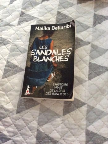 # les sandales blanches Malika Bellaribi