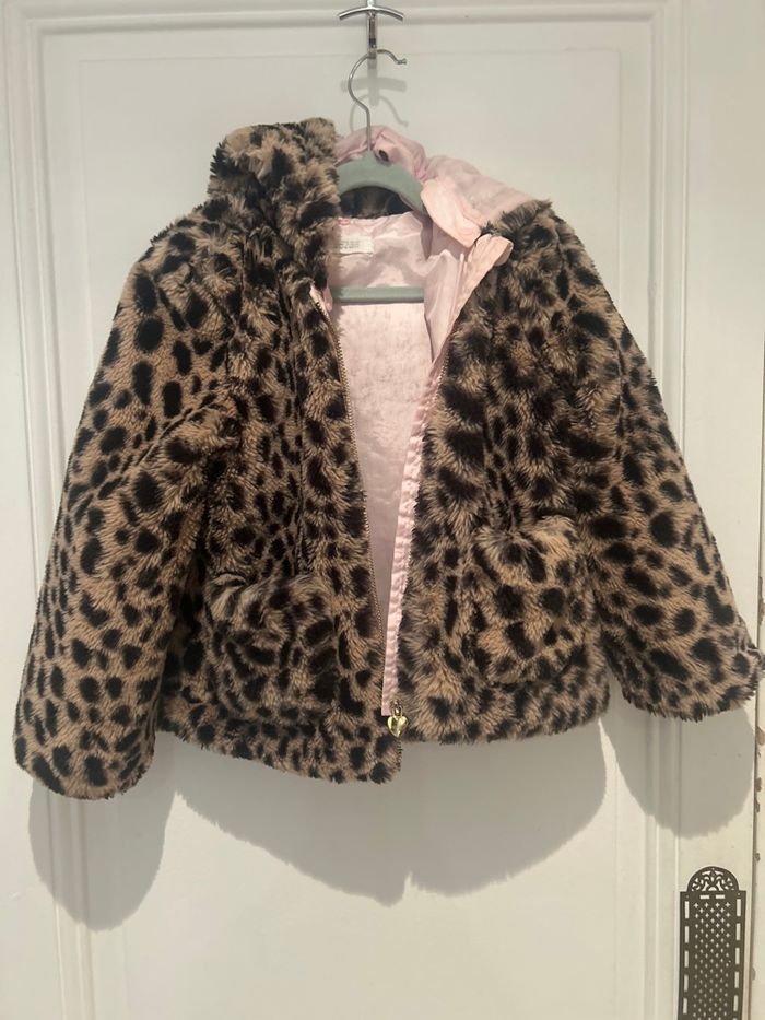 manteau H&M léopard fausse fourrure 4-6 ans