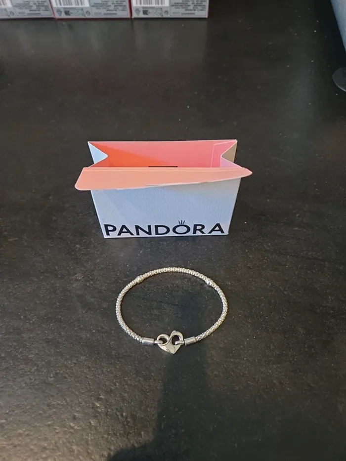 Magnifique bracelet Pandora neuf avec son emballage - photo numéro 2