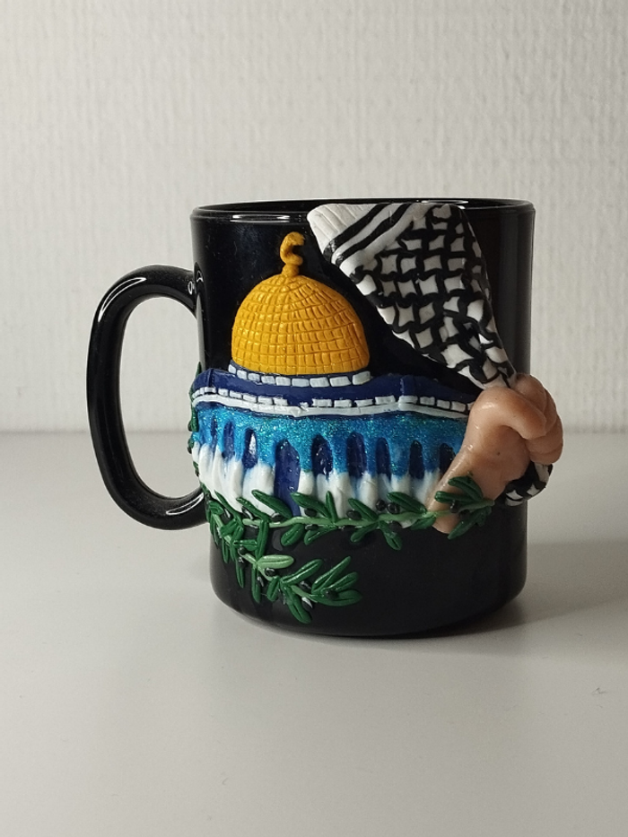 Mug décoré avec pâte polimaire en relief abr023